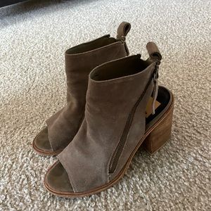 Size 7 dolce vita heeled bootie